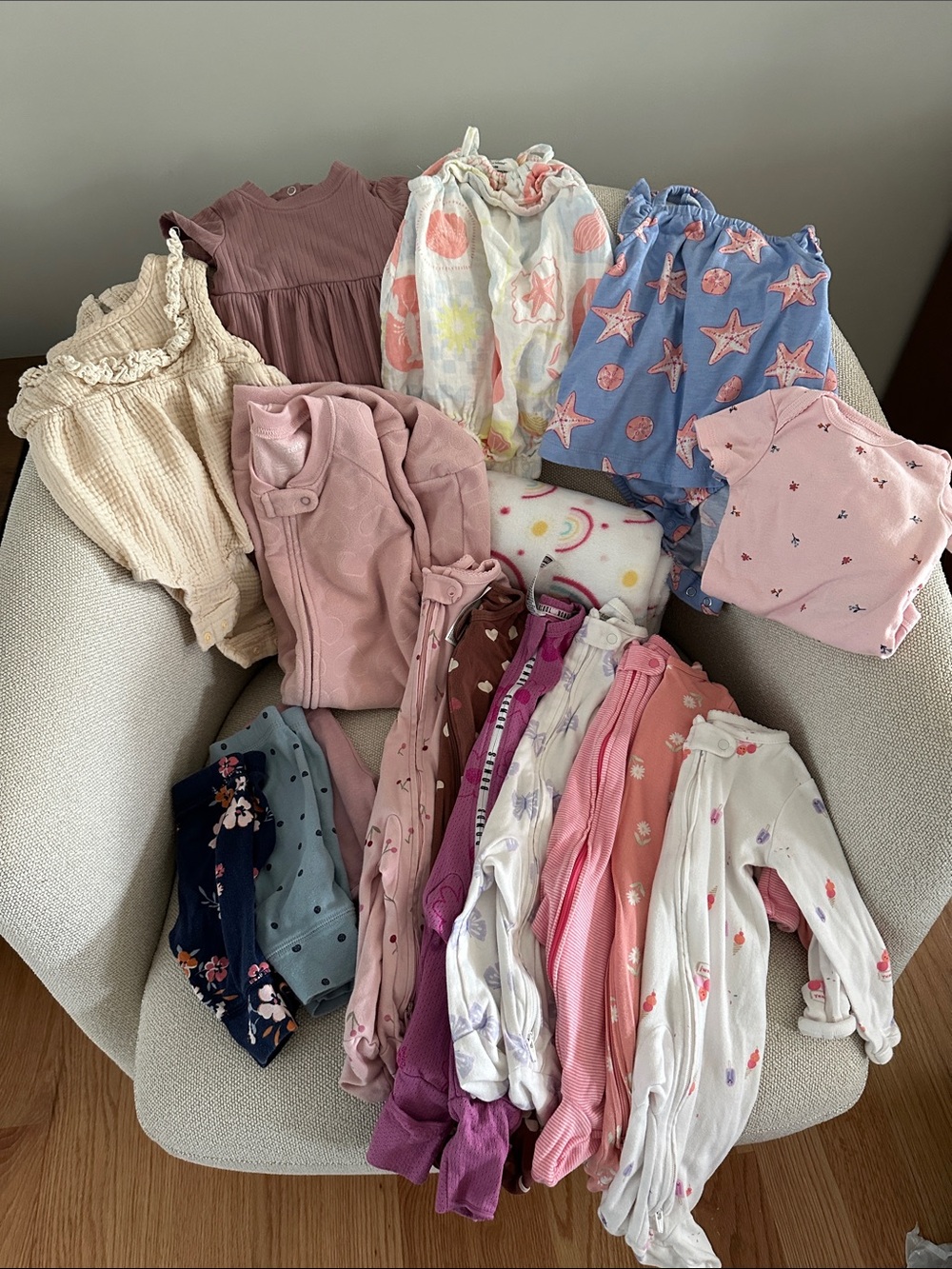 Like New 0-3 Mo Baby Girl Bundle - Pajamas, Sleep Sack, Pants, Jumpsuit